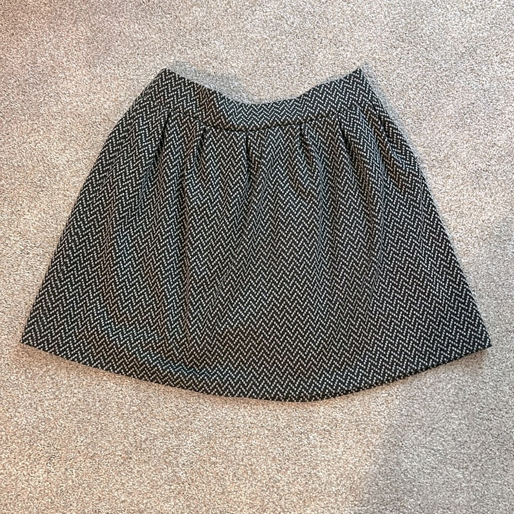 Size 7 Black And Grey Pattern Skirt